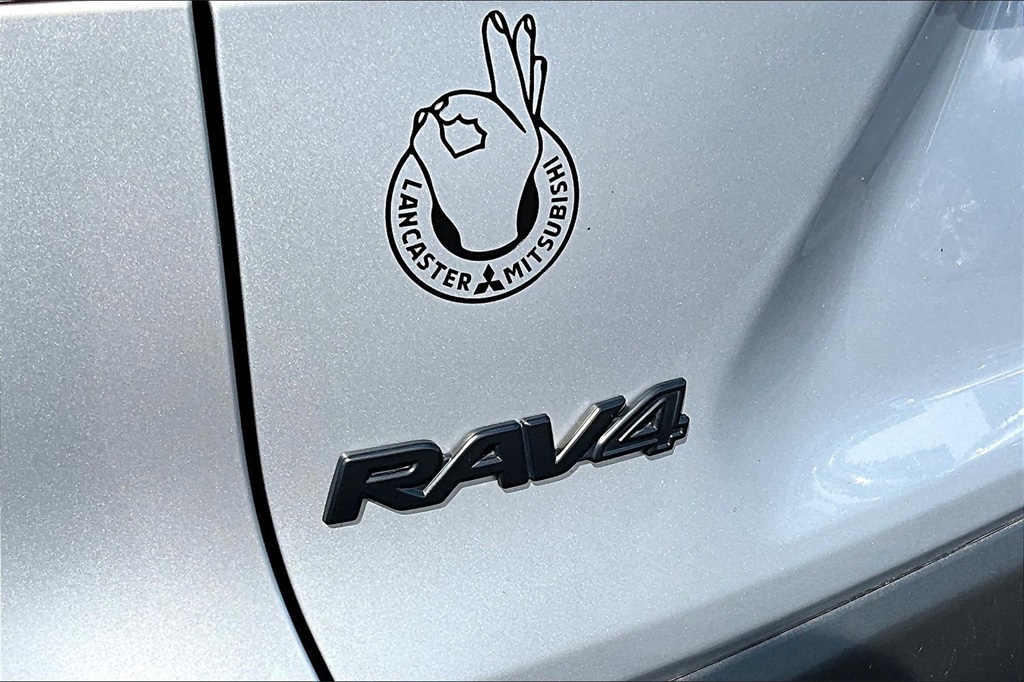 Vehicle image 10 of 40