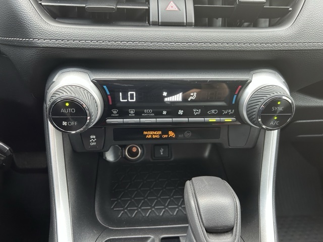 Vehicle image 18 of 25