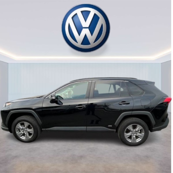 Vehicle image 8 of 25