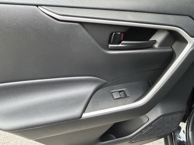 Vehicle image 19 of 25