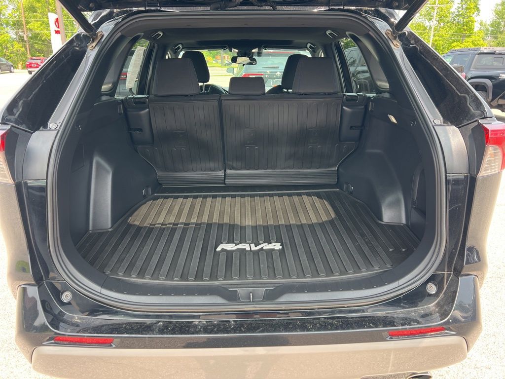 Vehicle image 10 of 22