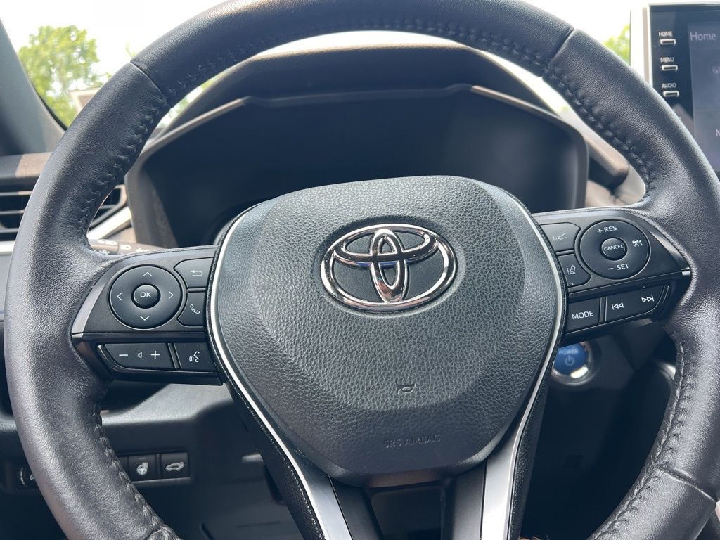 Vehicle image 14 of 22