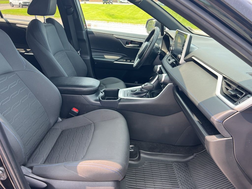 Vehicle image 13 of 22