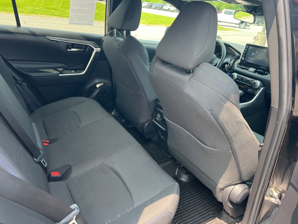 Vehicle image 11 of 22