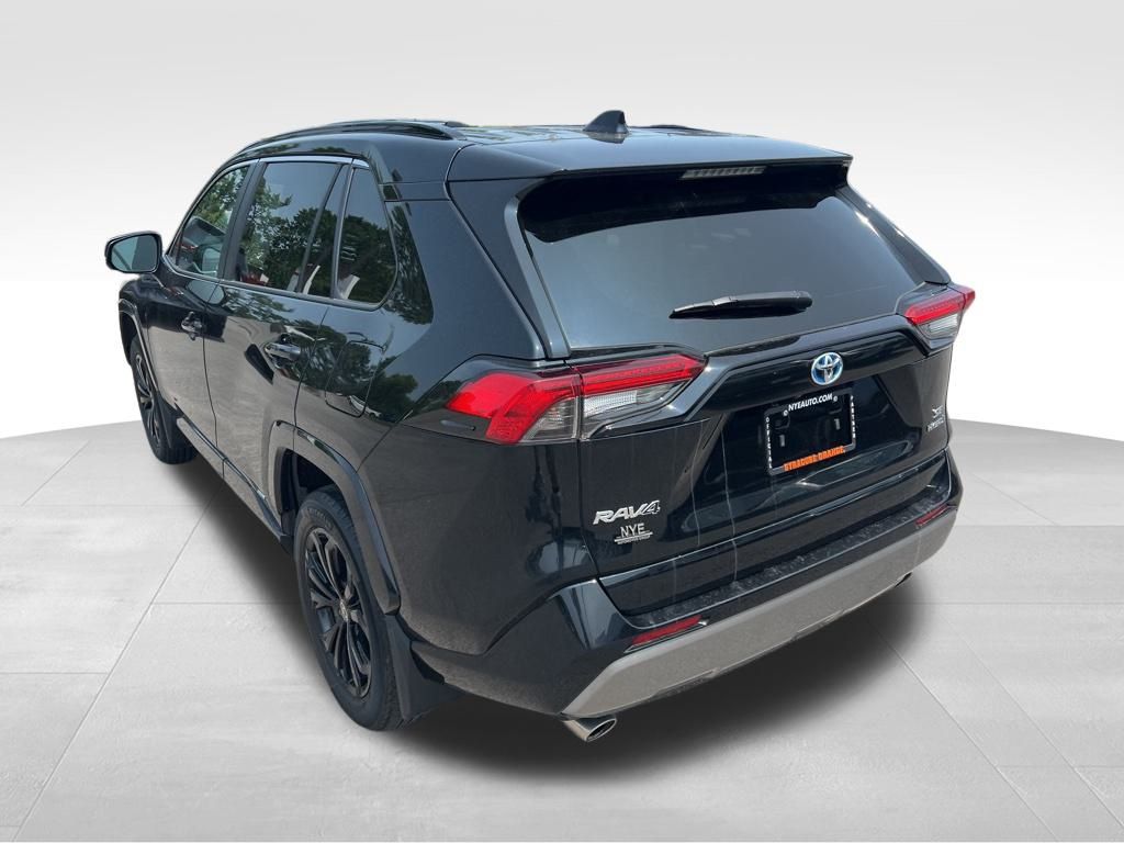 Vehicle image 7 of 22
