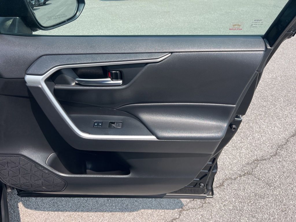 Vehicle image 19 of 22