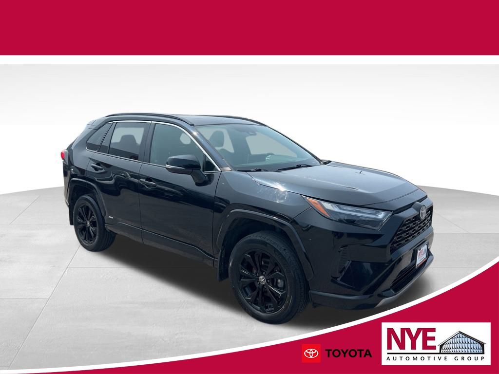 Vehicle image 4 of 22