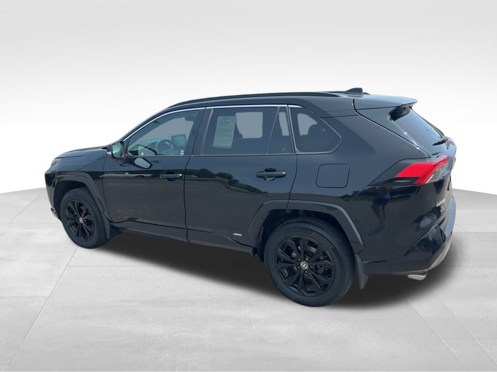 Vehicle image 8 of 22