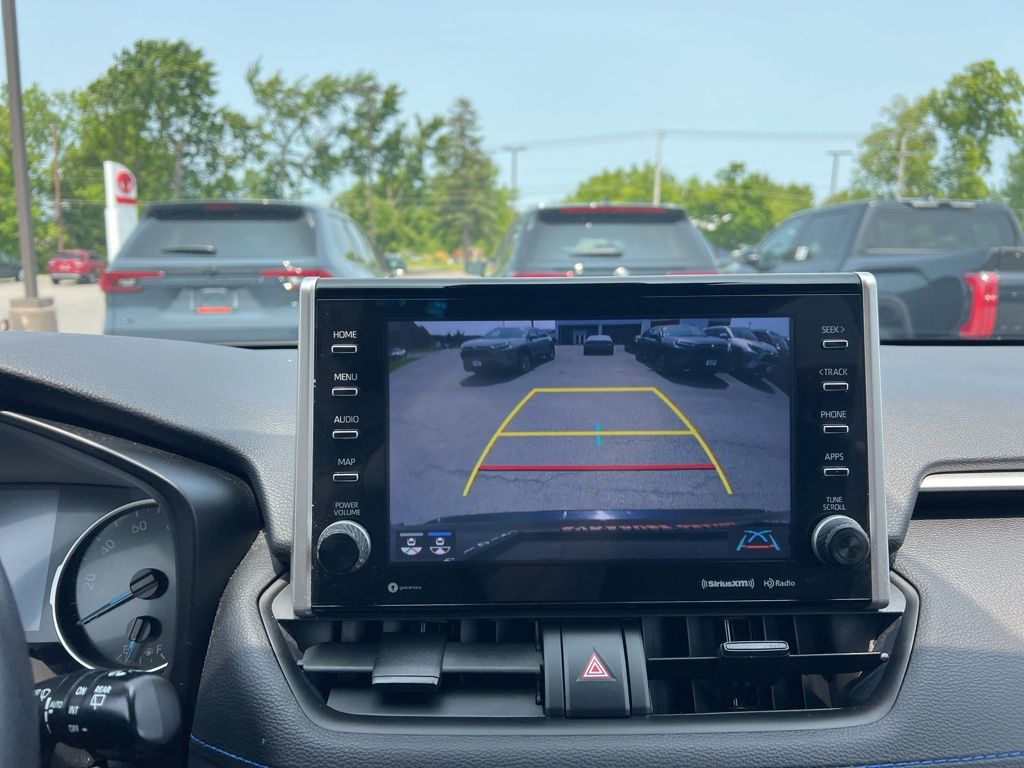 Vehicle image 16 of 22