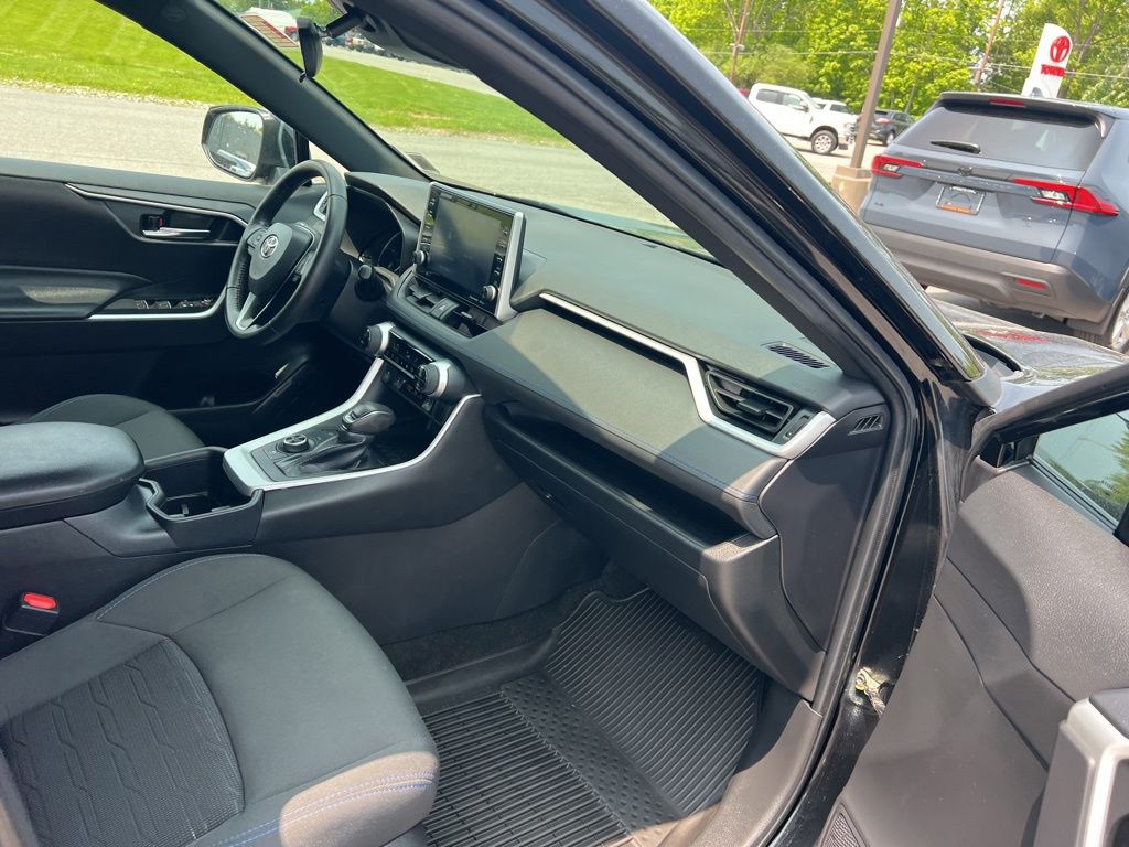 Vehicle image 21 of 22
