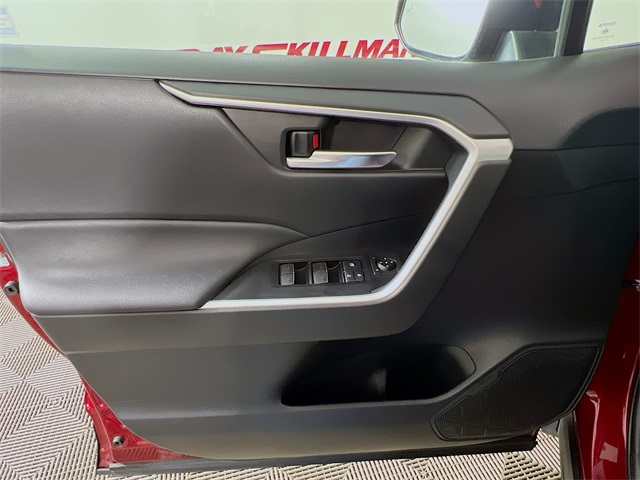 Vehicle image 32 of 42