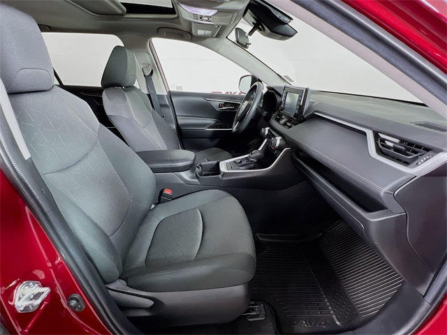 Vehicle image 41 of 42