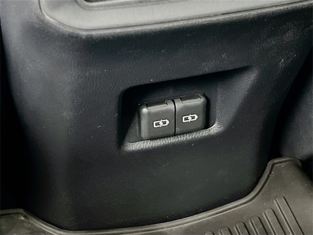 Vehicle image 35 of 42