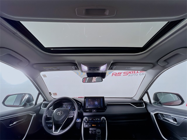 Vehicle image 25 of 42