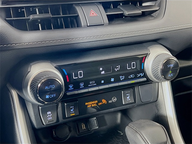 Vehicle image 19 of 42