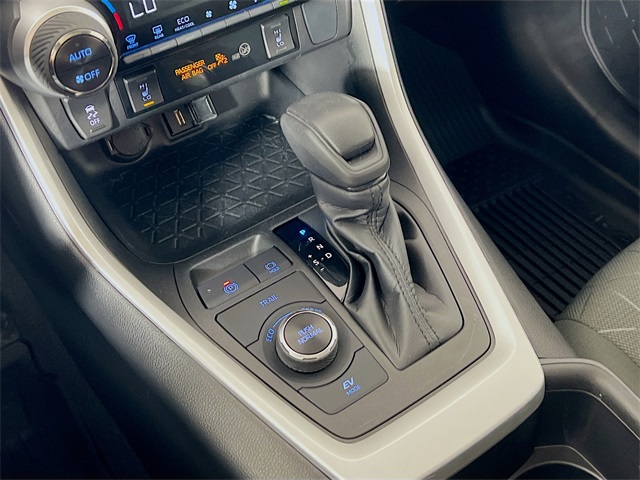 Vehicle image 22 of 42