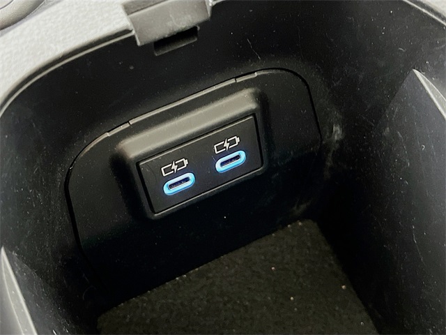 Vehicle image 34 of 42