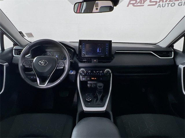 Vehicle image 24 of 42