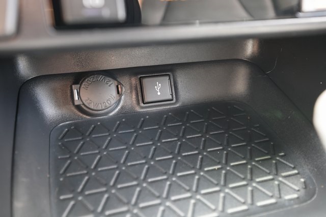 Vehicle image 32 of 41