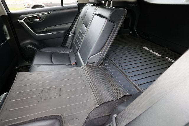 Vehicle image 21 of 41
