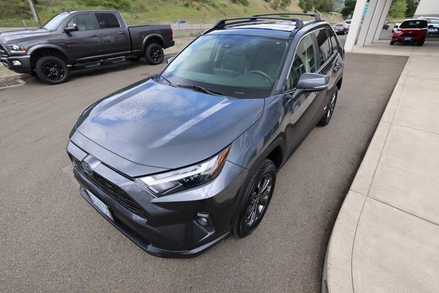 Vehicle image 2 of 41