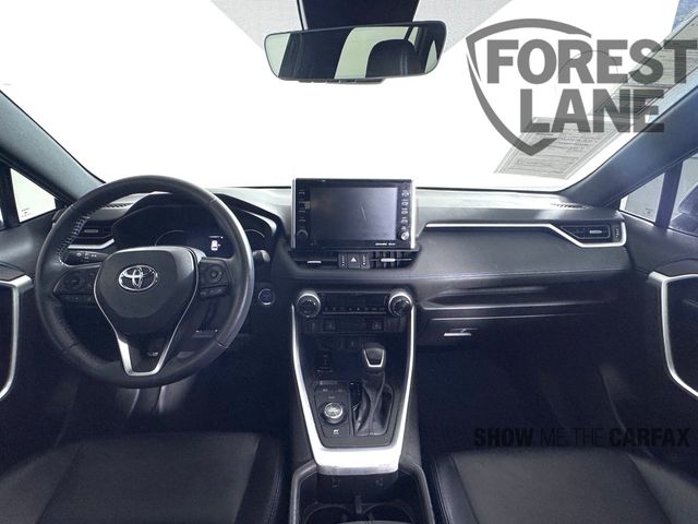 Vehicle image 22 of 42