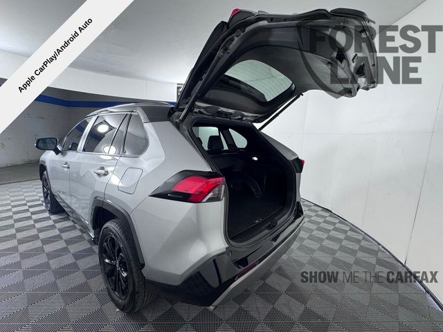 Vehicle image 16 of 42