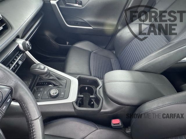Vehicle image 40 of 42