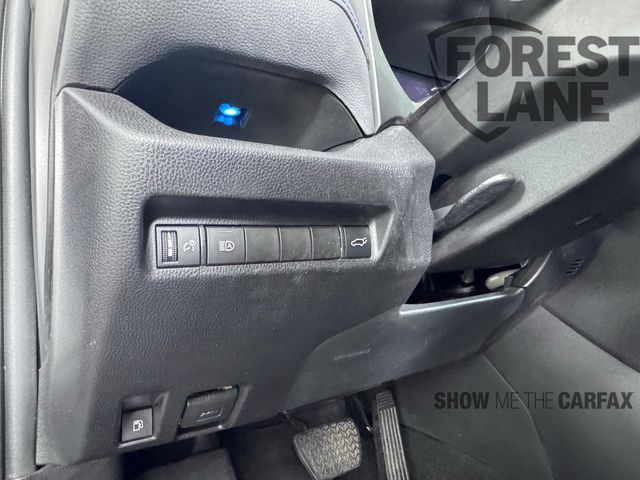 Vehicle image 38 of 42