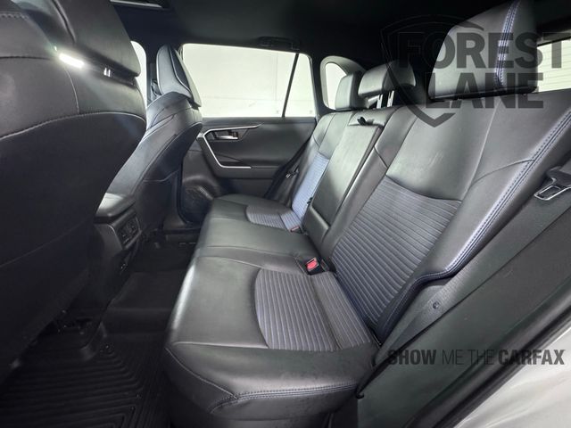 Vehicle image 21 of 42