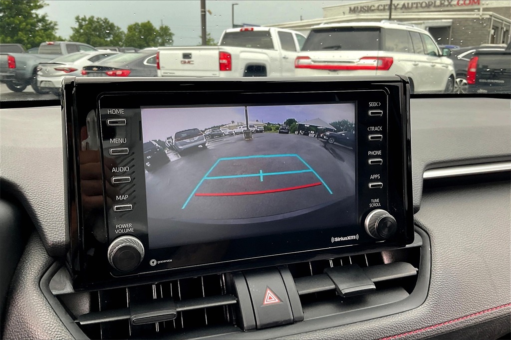 Vehicle image 15 of 33