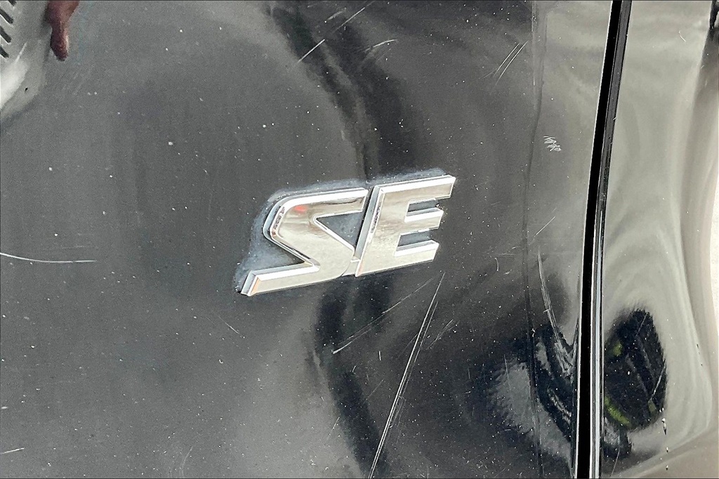 Vehicle image 24 of 33