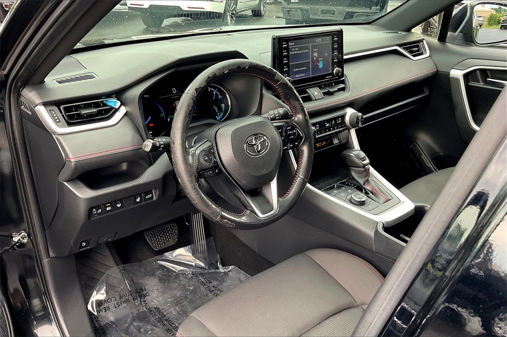 Vehicle image 17 of 33