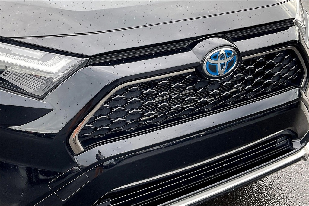 Vehicle image 31 of 33