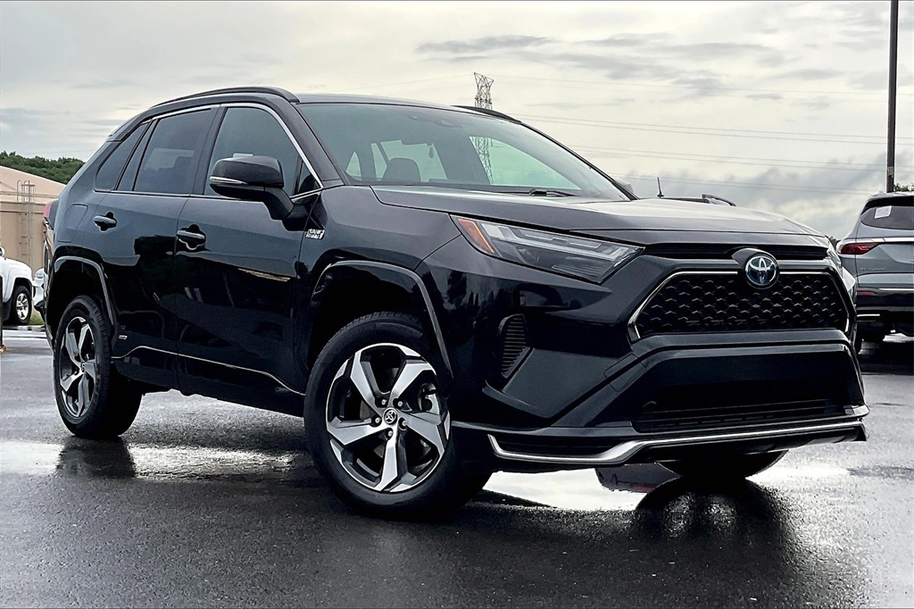 Vehicle image 3 of 33