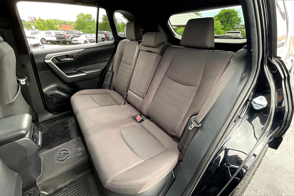 Vehicle image 22 of 33