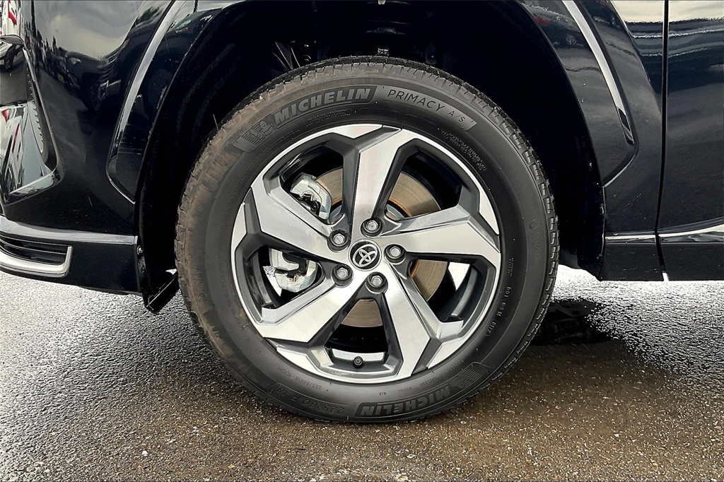 Vehicle image 32 of 33