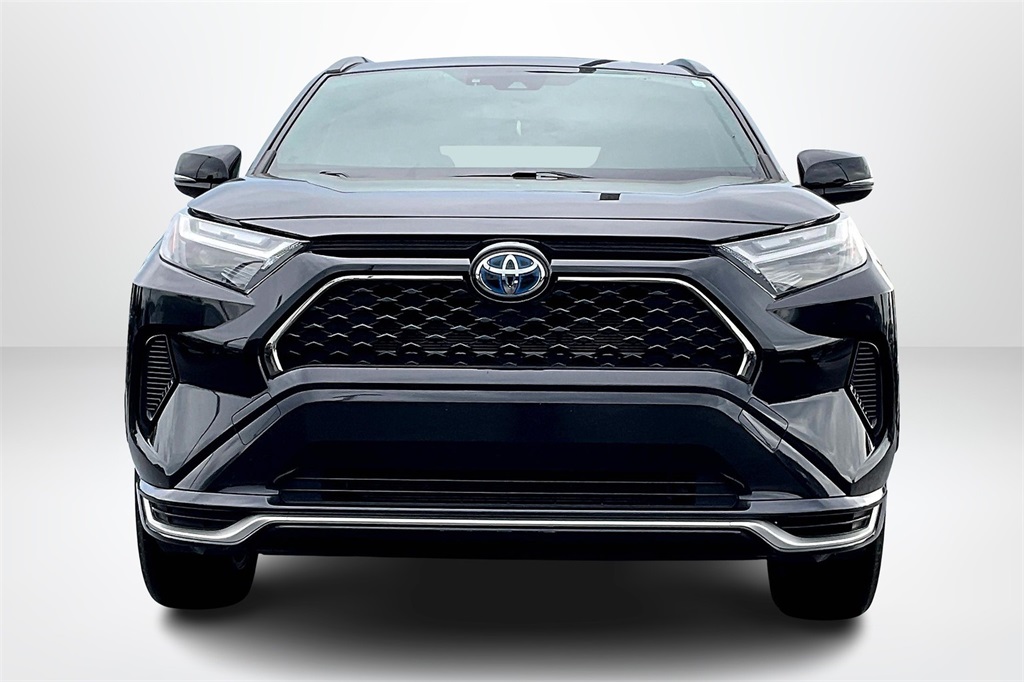 Vehicle image 2 of 33