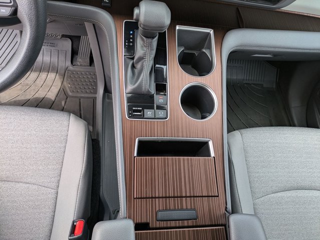 Vehicle image 15 of 27