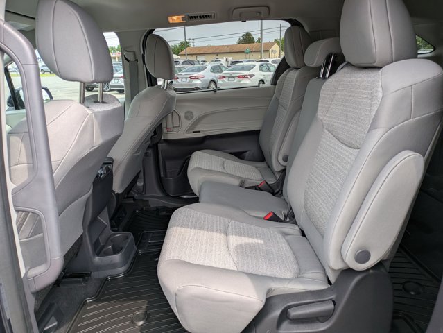 Vehicle image 19 of 27