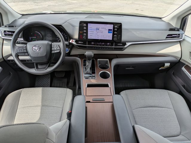 Vehicle image 17 of 27