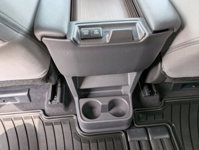 Vehicle image 18 of 27