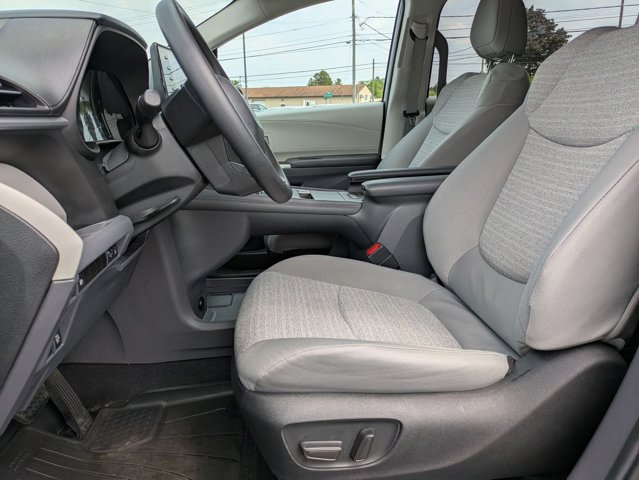 Vehicle image 7 of 27