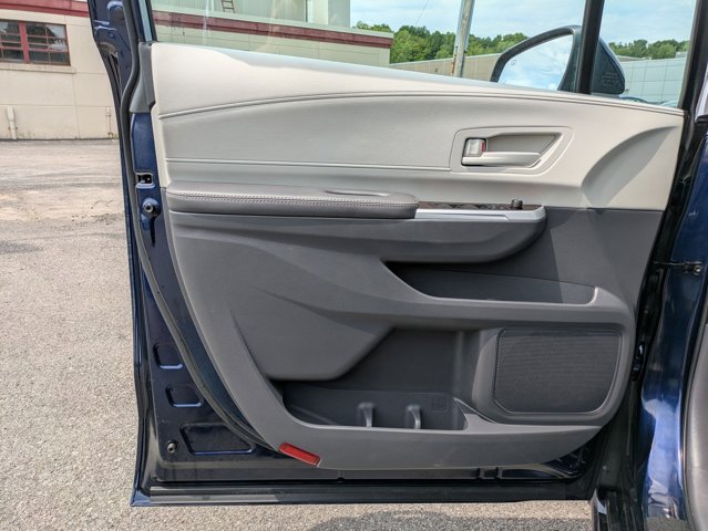 Vehicle image 6 of 27
