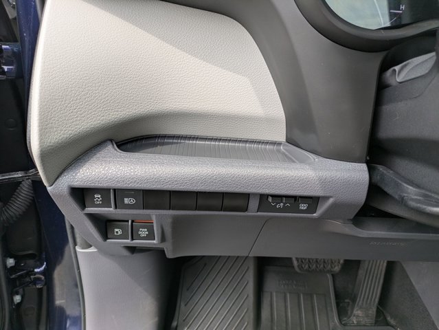 Vehicle image 16 of 27