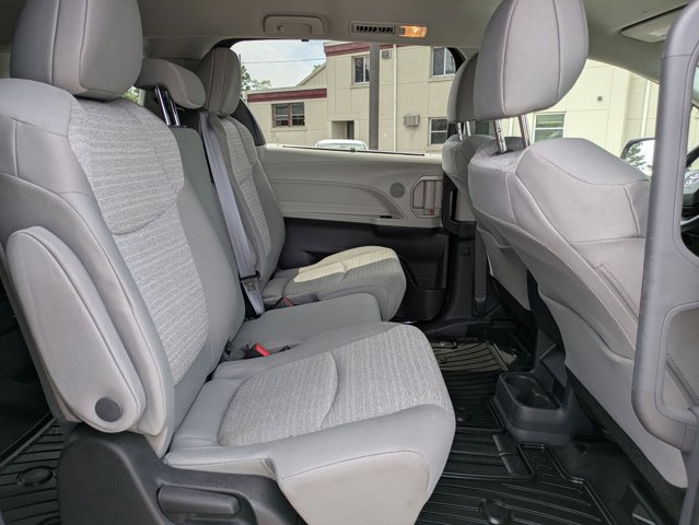 Vehicle image 22 of 27