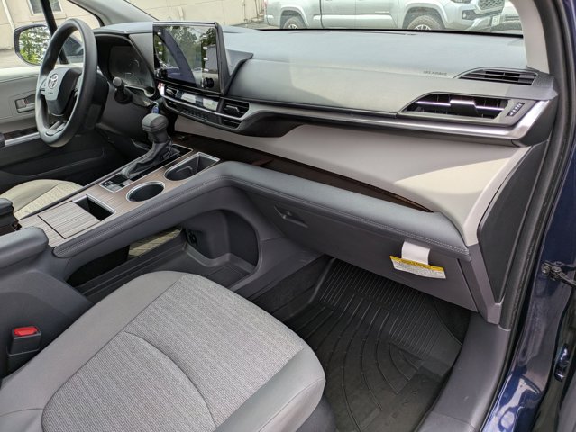 Vehicle image 24 of 27