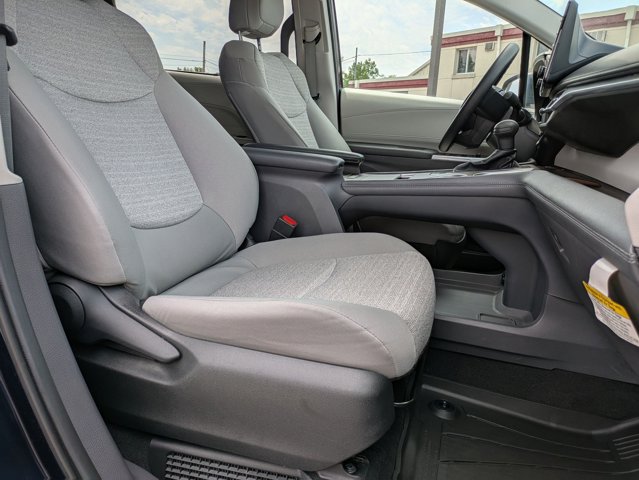 Vehicle image 23 of 27
