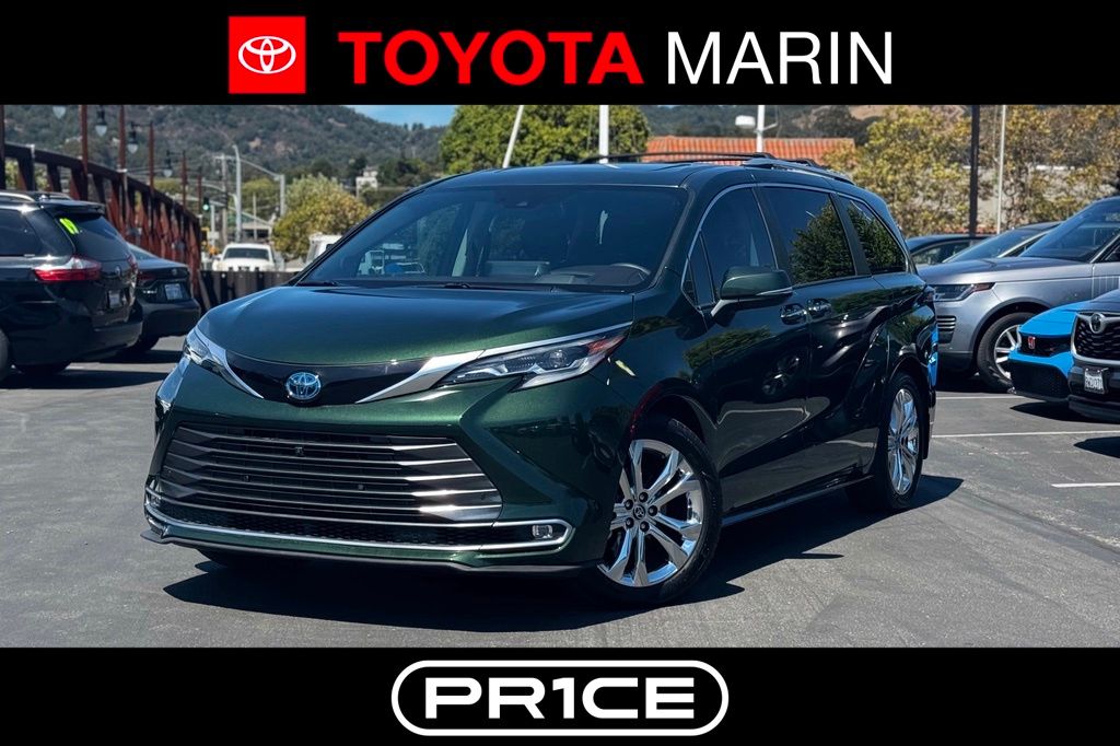 2022 Toyota Sienna Platinum Image 1 of 34
