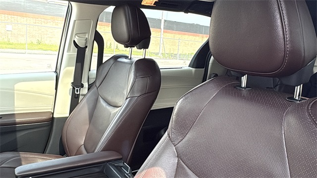 Vehicle image 19 of 47